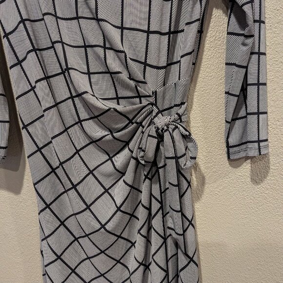 Ann Taylor * Faux Wrap Dress * Size Medium - Picture 4 of 7